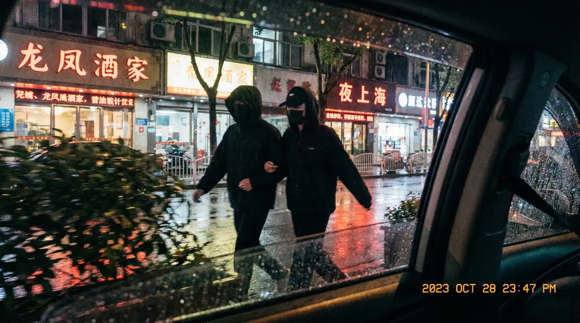 宝威体育网站 - 顶流明星深夜密会现场抓拍照片